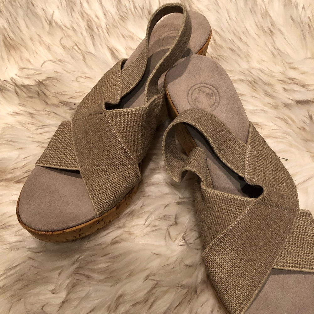 Tan cork wedges